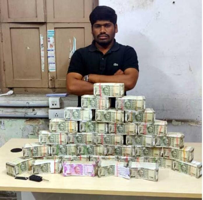 Taskforce Police Caught 89 Lakhs at Tripura Constructions office, who are trying to shift to Munugode to support BJP Mla Candidate